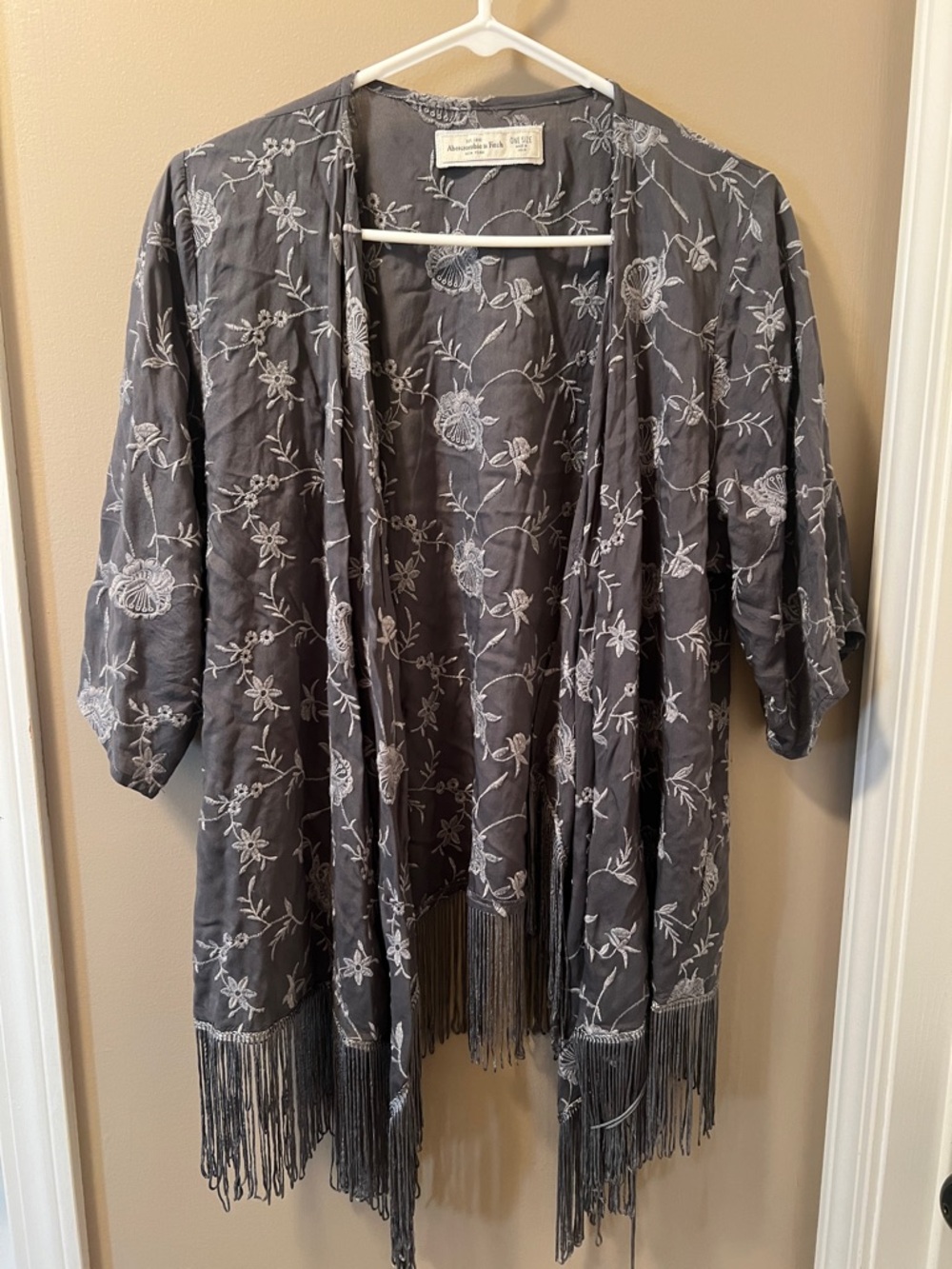 Abercrombie & Fitch Slate Gray Embroidered Floral Kimono